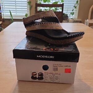 Modzori Women's Tan and Black Sandals
